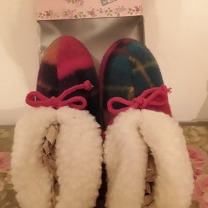 NIB TOTES SNUGGLE SLIPPERS - NEW in BOX